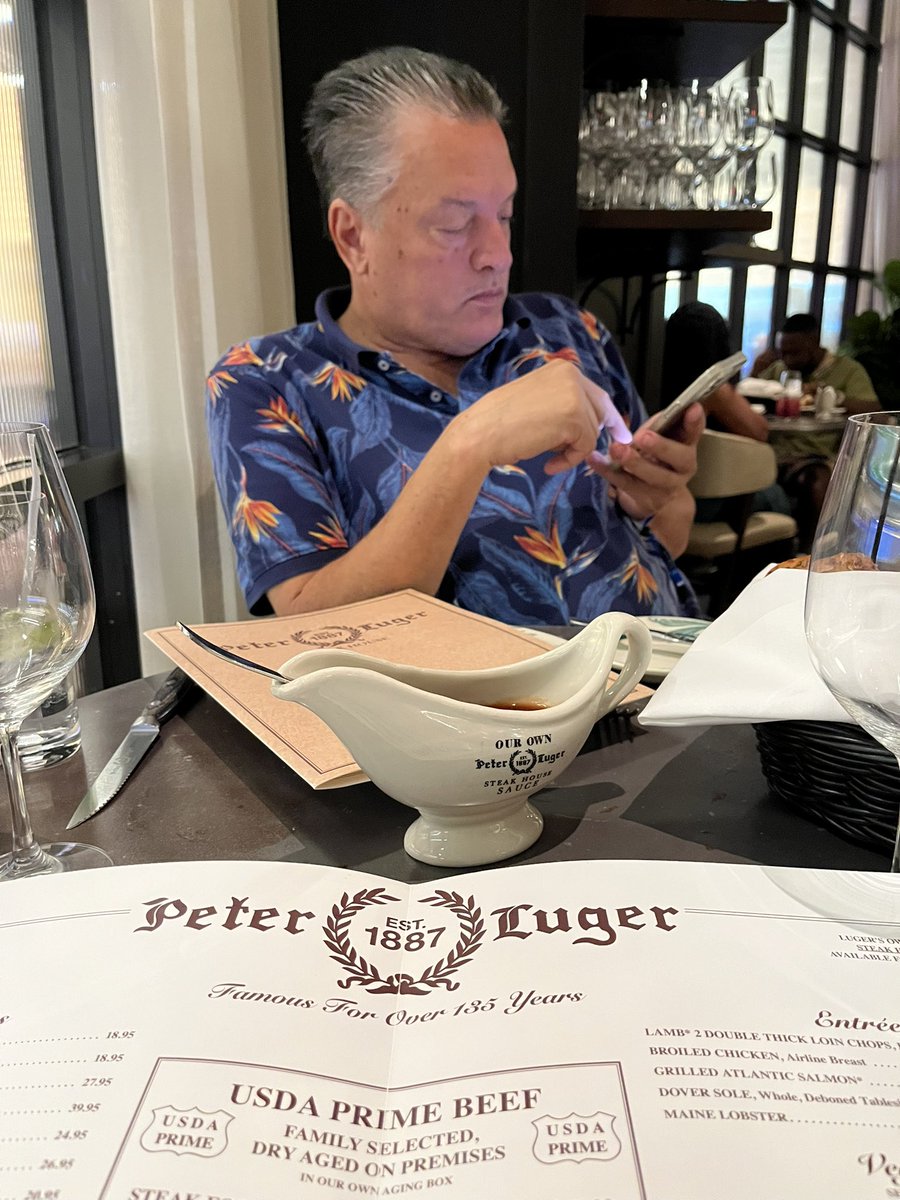 JeffreyBenson12's tweet photo. Getting my biggest Betbash meeting out of the way first. 

Notable topics to cover;

-his tout service
-his circa survivor entry (1)
-his twin star wars bed/the Pinocchio poster 

Credit card roulette when the bill arrives should be rather interesting or potentially awkward… https://t.co/wFY10qpjqF