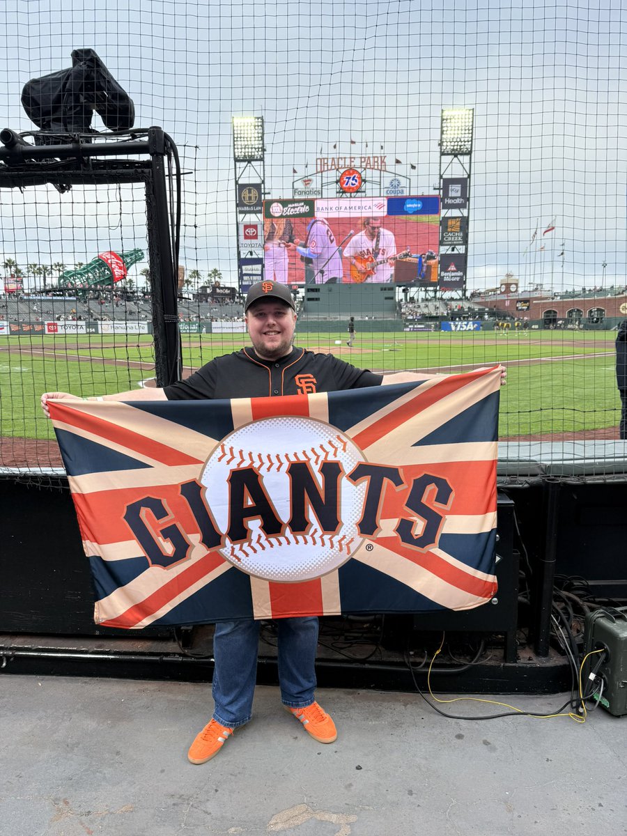 Repping the UK Giants fan club from home plate tonight!

#SFGiants #NothingLikeIt 

<a href="/MLBEurope/">MLB Europe</a> <a href="/SFGiants/">SFGiants</a>