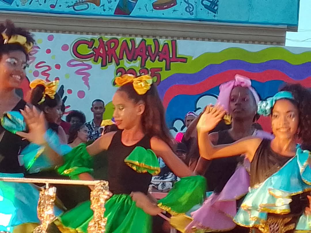 villafruel900's tweet photo. #EducaciónGuantànamo 
#CubaMined
Carnaval infantil en #MiGuantànamo ,todo un gran espectáculo ,fabuloso para el disfrute de niños ,niñas ,jóvenes y familias .🎉🎉🎉🎉🎈🎈 https://t.co/VgZH57TUtf