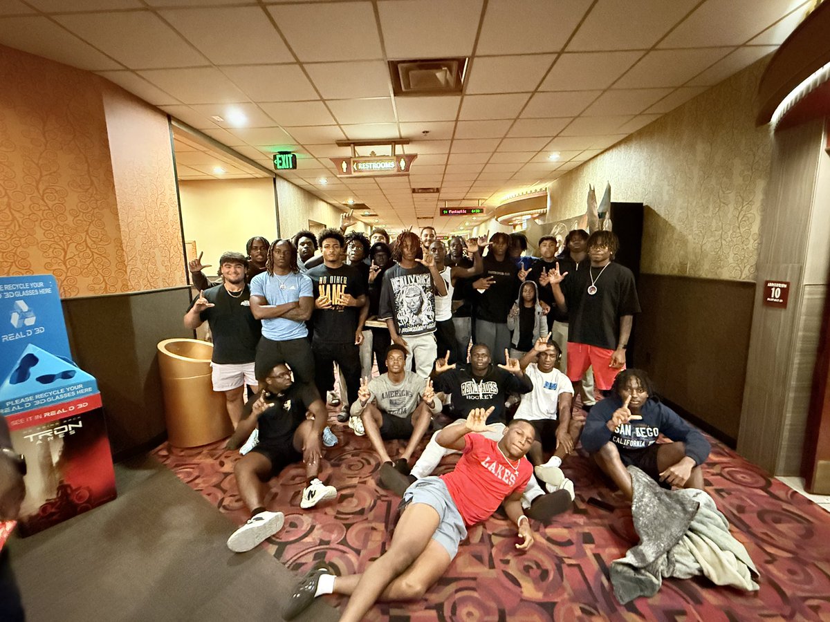 Lakes night at the movies was a good time! Thank you <a href="/CyLakesABC/">CyLakesBoosterClub</a> #WAWG #TIS