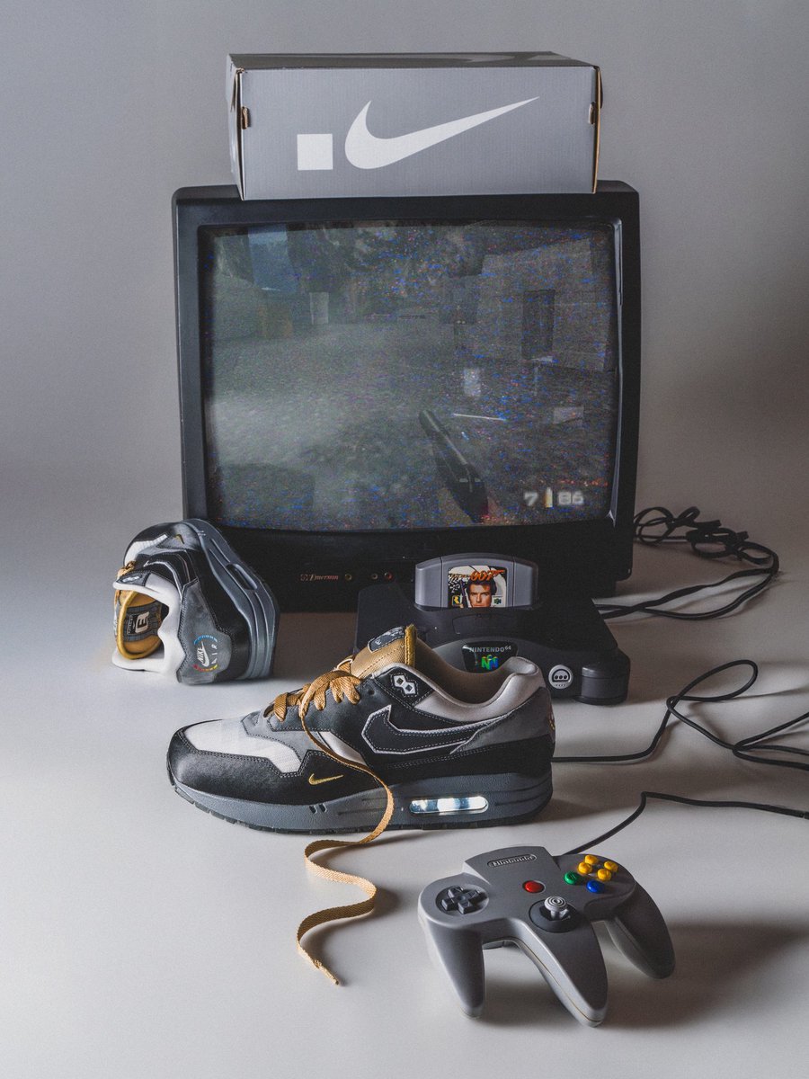 ad__sneaks's tweet image. Full circle moment right here. Well done on these @dotSWOOSH