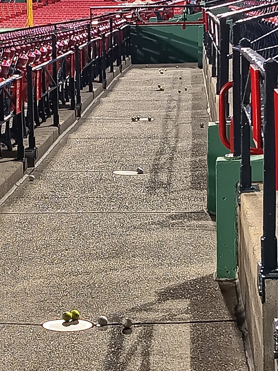 WilsonJayF's tweet photo. If you are a fan of Easter and to love Easter egg hunts, then come down to the ballpark for the next month.......you won't be disappointed. 🏌‍♂️⛳️⚾️ https://t.co/7swYVaakPa
