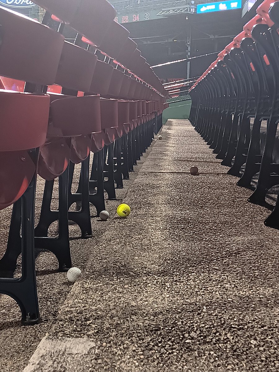 WilsonJayF's tweet photo. If you are a fan of Easter and to love Easter egg hunts, then come down to the ballpark for the next month.......you won't be disappointed. 🏌‍♂️⛳️⚾️ https://t.co/7swYVaakPa