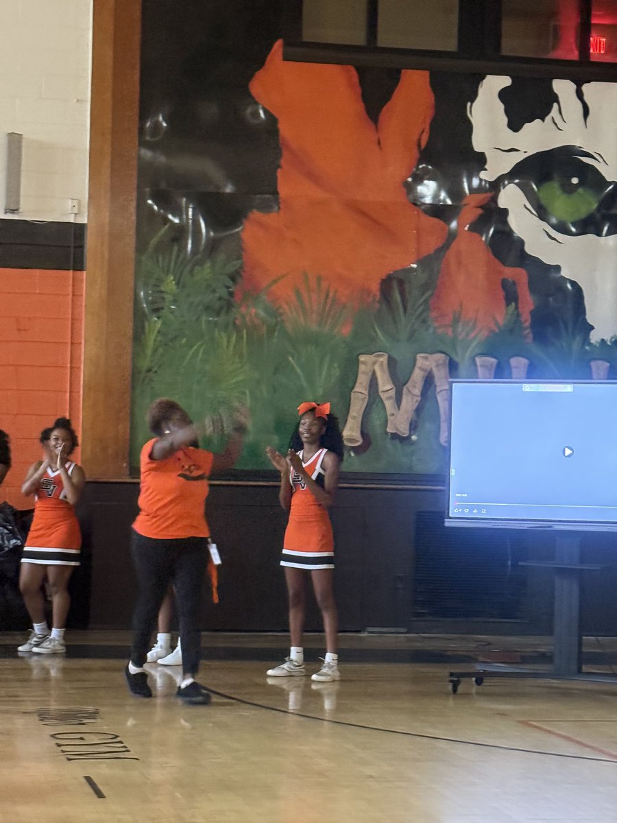 dcro3612's tweet photo. @SouthViewTigers South View District celebrating the beginning of the 25-26 SY with teachers, staff, administrators and board support!  It is going to be an amazing year! @PhyllisNJackson https://t.co/4xmEtb7uxf