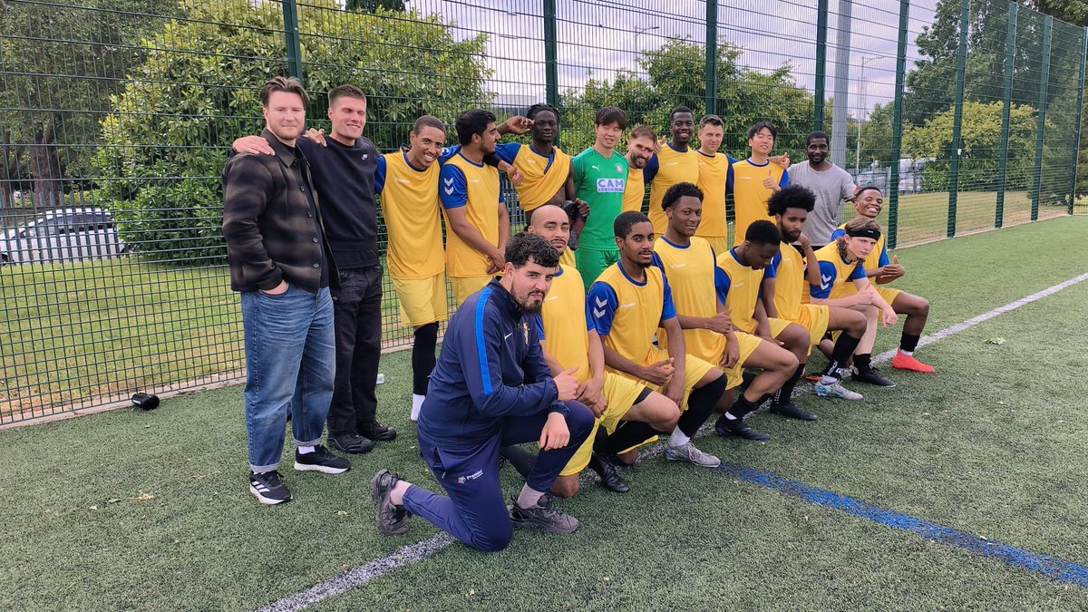 tsk_yht624's tweet photo. 私はびわこ成蹊スポーツ大学を卒業後、Loughborough university Londonのスポーツビジネス学部に所属し、大学院生として日々勉学に励んでおります。

ロンドンでも大好きなサッカーは、趣味として続けています⚽️ https://t.co/Qz0ffVLvG8