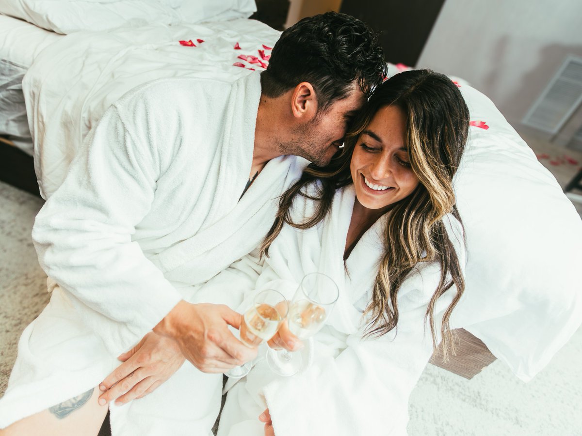 This and a pizza from #CafeWhitney. 😍 If you're looking for a reason to treat your sweetheart, this is it! Visit bit.ly/WPHBook to book your next #RomanticGetaway.