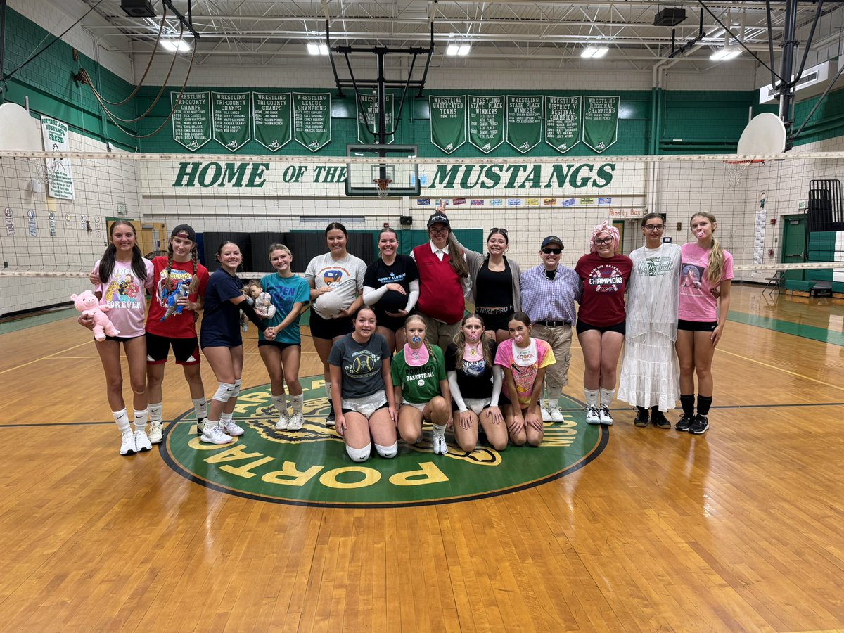 PAStangsVball's tweet photo. Day 2 of camp was generation dress up 💚🏐 https://t.co/jRS4E5Wbu3
