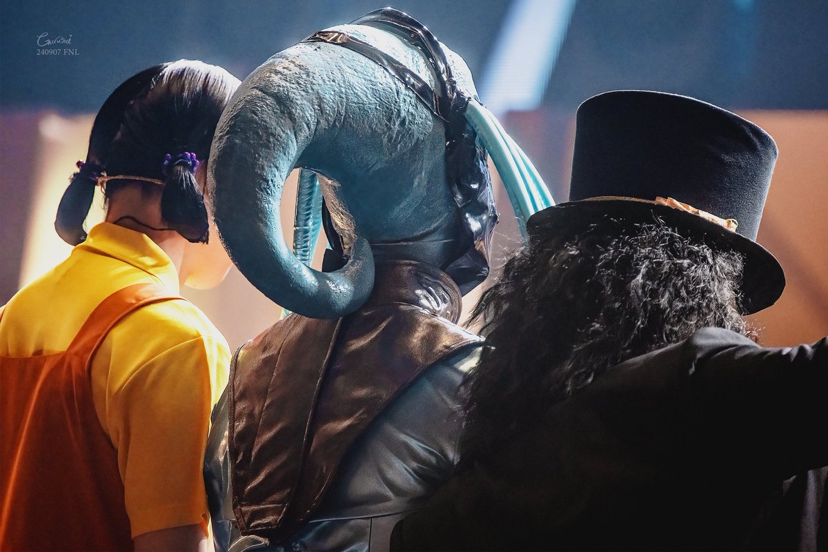 gurumidang4's tweet image. 오랜만에 이사진 보는데 아직도 적응안되는 뒷모습이야😅