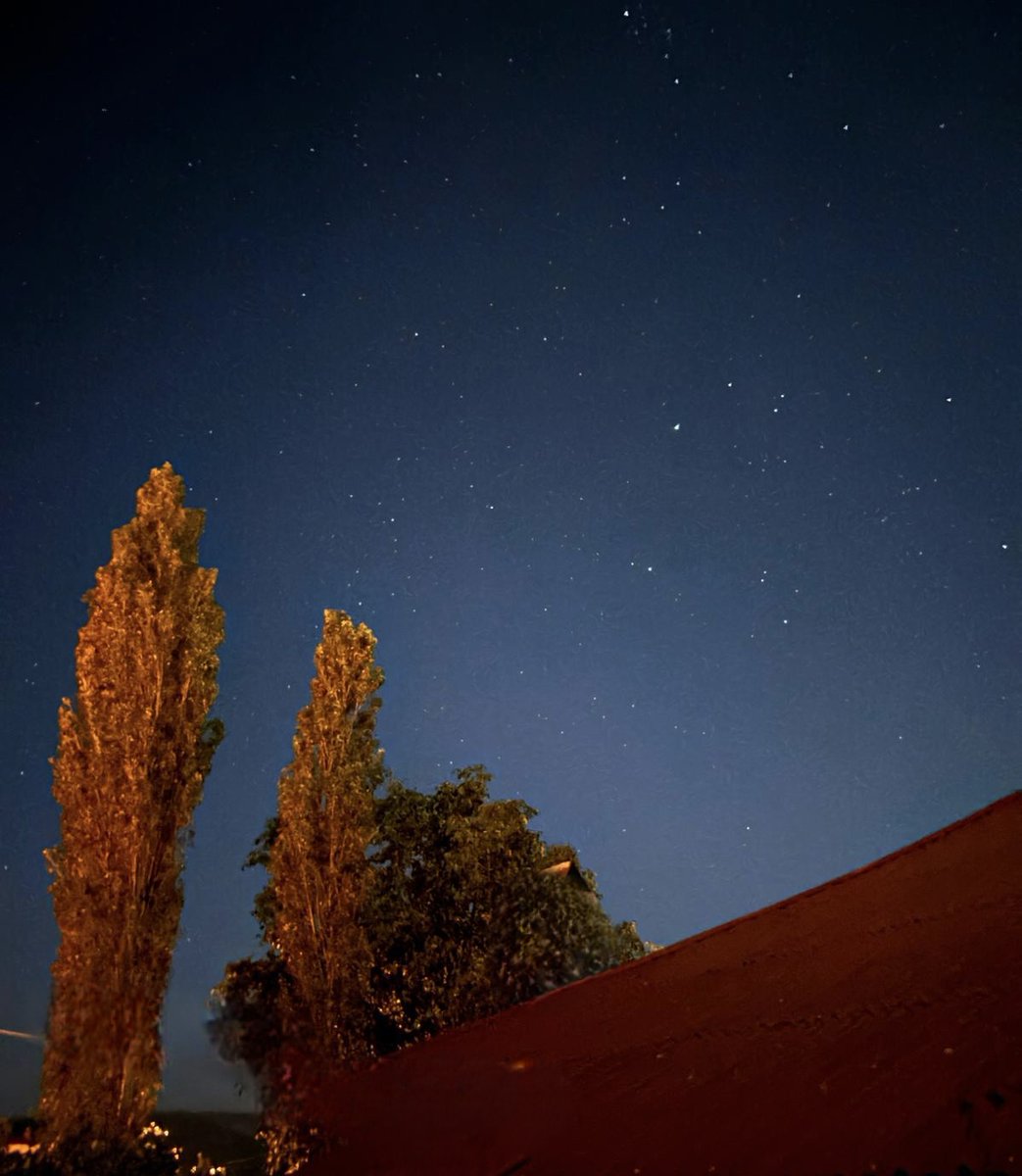 iremsi23's tweet photo. Meteor nöbeti💫💫
#meteoryağmuru #perseidas2025 https://t.co/8XKUS2ZSqR