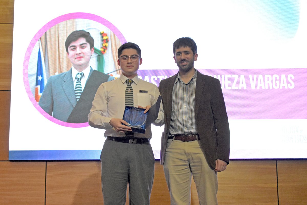 Hoy vivimos una jornada increíble en el #MesDeLasJuventudes en Punta Arenas. Reconocimos a jóvenes que la rompen en deporte, cultura, liderazgo, emprendimiento y más. También premiamos a una organización que deja huella con su trabajo en la comunidad.
¡Gracias por inspirar!