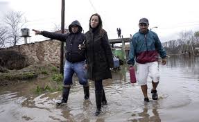 #Liberotarios 
#NoHayUnoInteligente 

Cada vez más parecida la ex peronista...