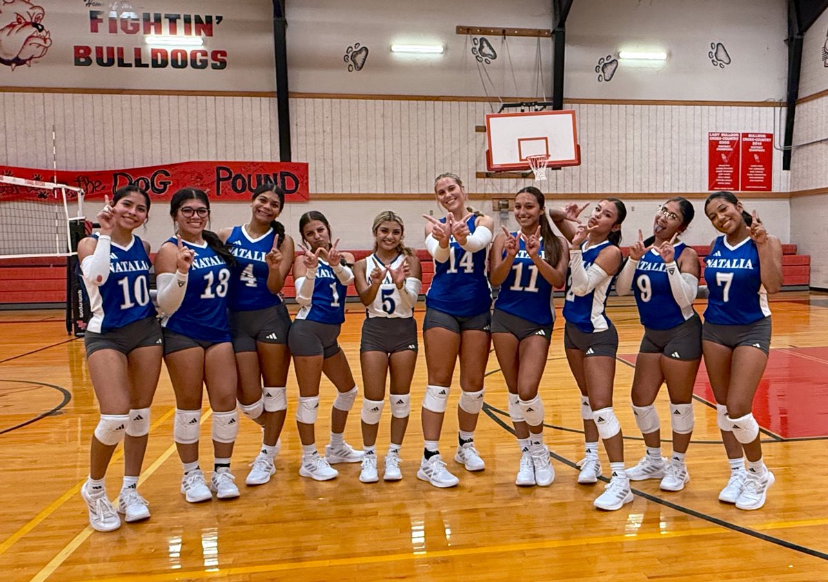 NataliaVolleyb1's tweet photo. First win of the season for the girls in blue ✨ https://t.co/wj7wSFT1f7