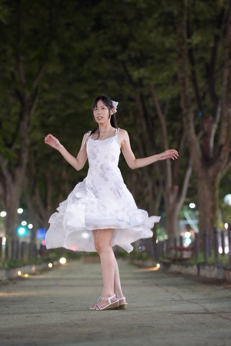 今週の土曜日です✨️

1~4部空いております🈳

服装は、写真の白のワンピースに麦わら帽子持っていきます！

今の所晴れ模様なので、浜辺や海の近くで撮影したらいい感じじゃないかなと思っています🐬🏝

是非ご検討ください🙇‍♀️