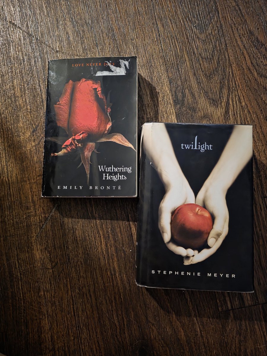 pennoramic's tweet photo. Idk why this was an absolutely astronomical discovery in my mind, but I just realized this particular print of Wuthering Heights (canonically Bella Swan's favorite book) has the same title font as Twilight https://t.co/DLbUSnIjoh