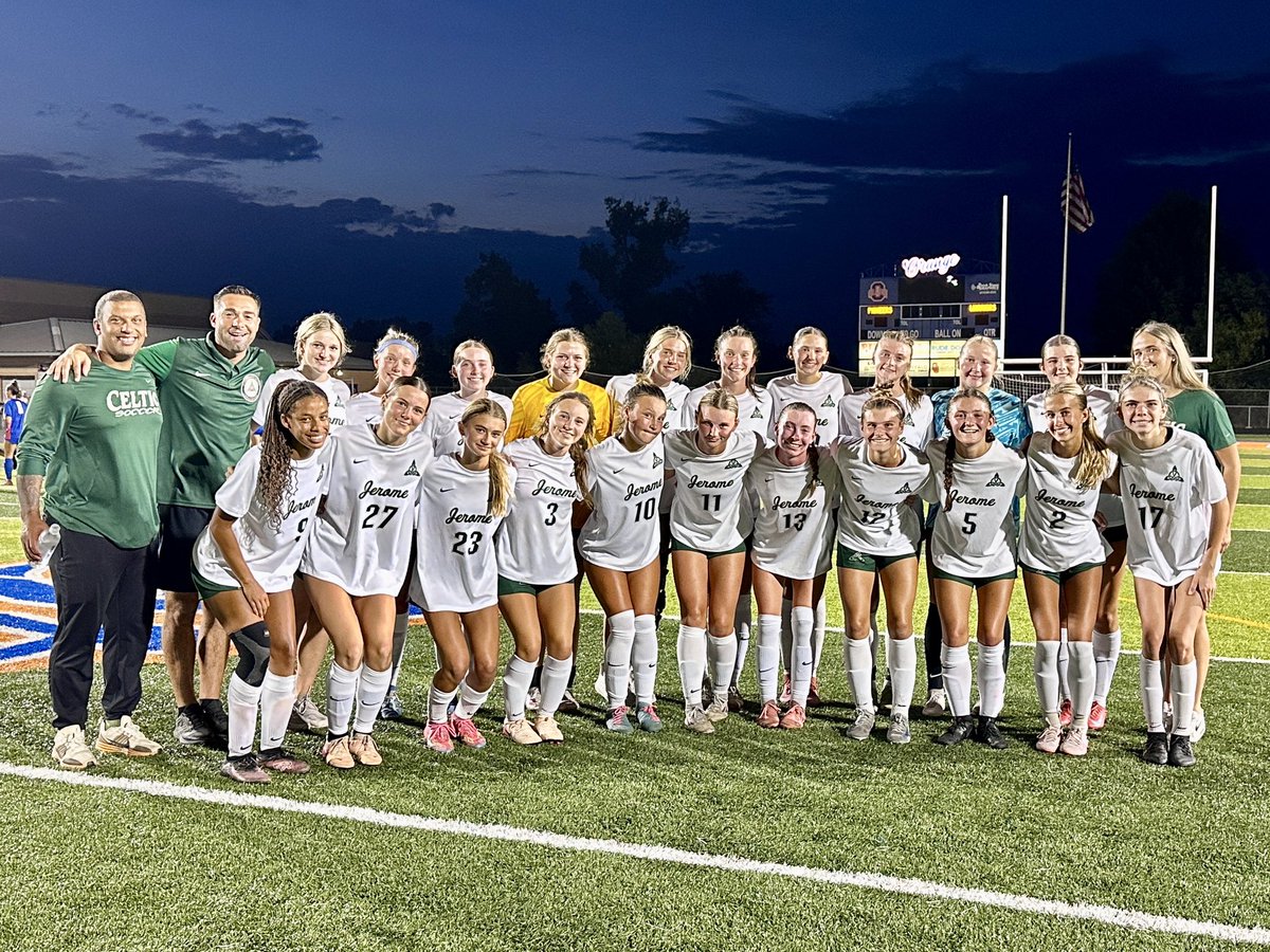 DJGirlsSoccer's tweet image. Hot night. Big wins. 🔥
Lady Soccer Celts close preseason with a 3-0 win over Olentangy Orange 💚⚽
JVA finishes strong, 3-2! #FearNone #GoCelts