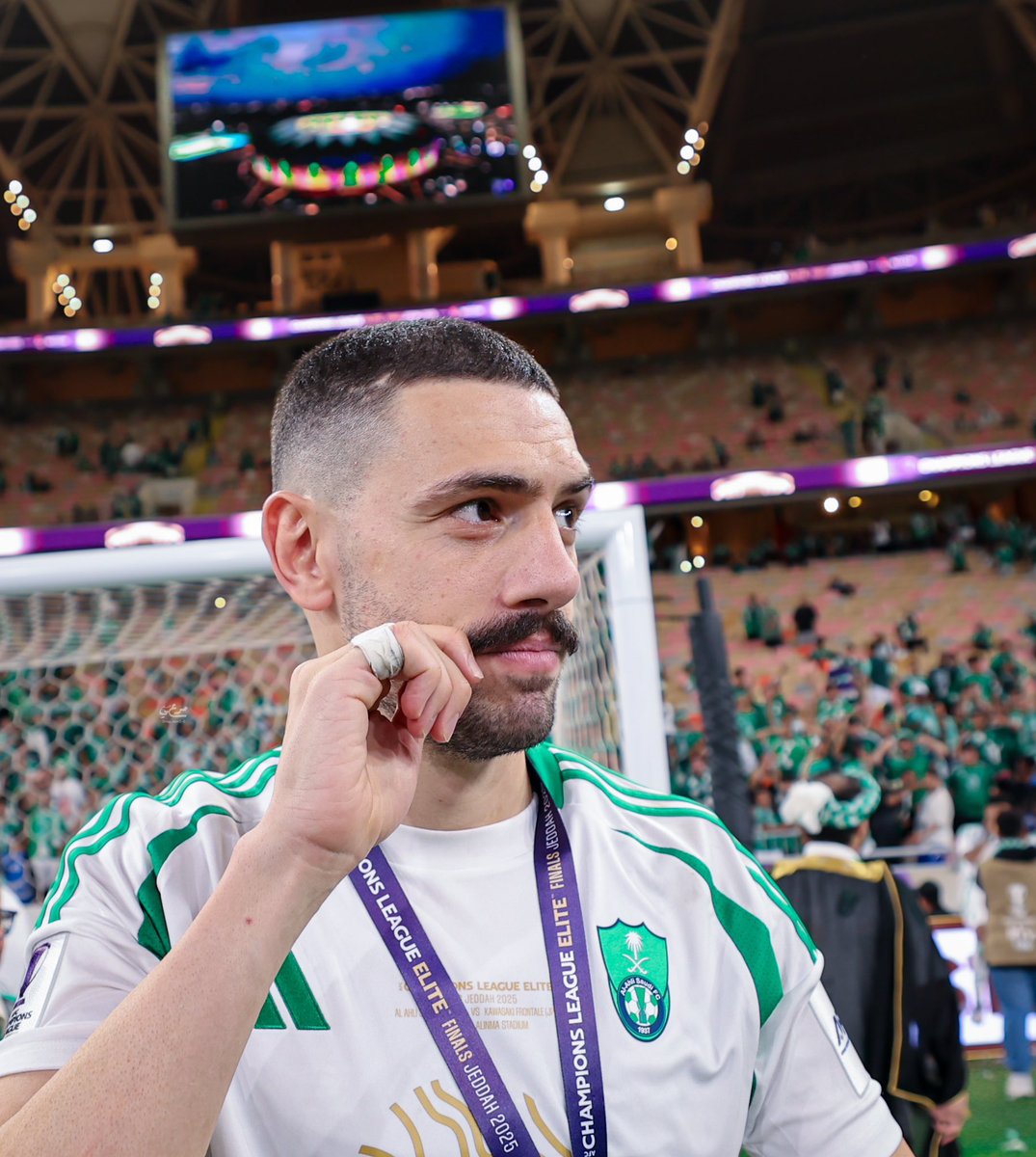 #NewProfilePic انشهد انك شنب <a href="/Merihdemiral/">Merih Demiral</a>