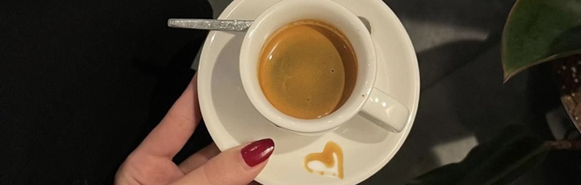 يستحيل أن تكون قهوتي مرّه
   - وأنت ضيف أفكاري -