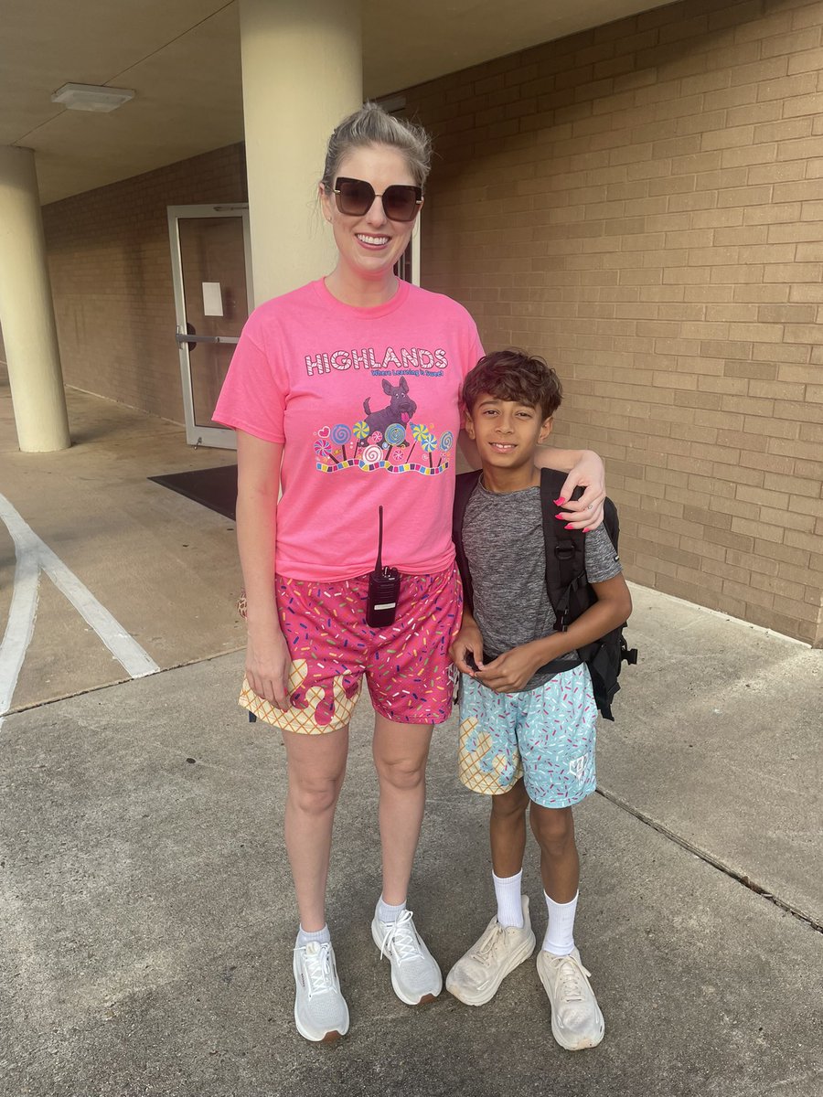 🍬What a SWEET🍭first day of school at Highlands with all our wonderful, energetic Scotties! 🐶 🐾 We definitely all #LeveledUP today: AM safety patrol ✅, students in class &amp; feeling good ✅, fed ✅ and went home safely✅. <a href="/FortBendISD/">Fort Bend ISD</a>