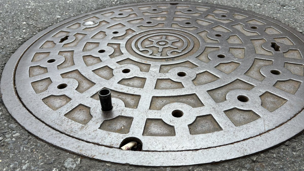 ん？
傘の先っぽ？