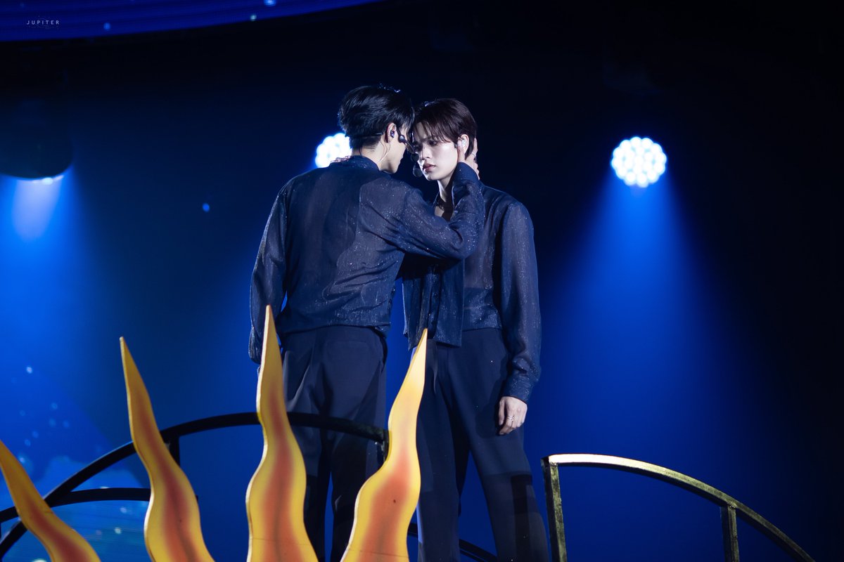 jrr_juupiter's tweet image. Sun ☀️                     Moon 🌙 
JUNIORMARK ENDLESS SHINERISE 
#JuniorMarkFanconD2
#junniorrs #markjrtn #JuniorMark