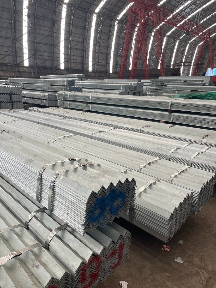 Zhonghuan01's tweet photo. 🔬 Galvanized angle steel: Zinc coating prevents rust, lasts decades! Available in Q235B/Q355B. Ask about our coating specs 📧 mingyushao02@gmail.com

#tangshanzhonghuan #steelscience #constructionfacts https://t.co/Qbo8JEh7jz