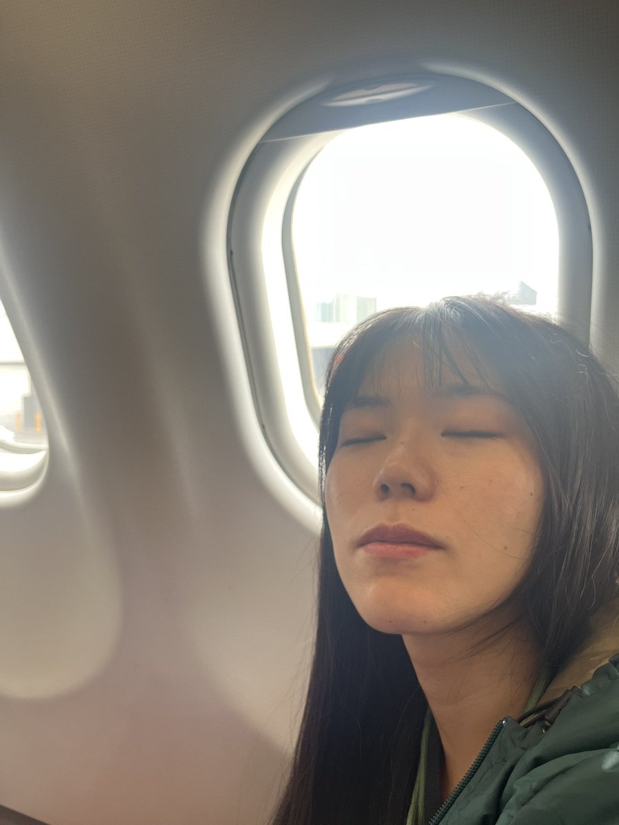 これからネパールへ飛び立ちます✈️
妻は早くもおねむのようです😪