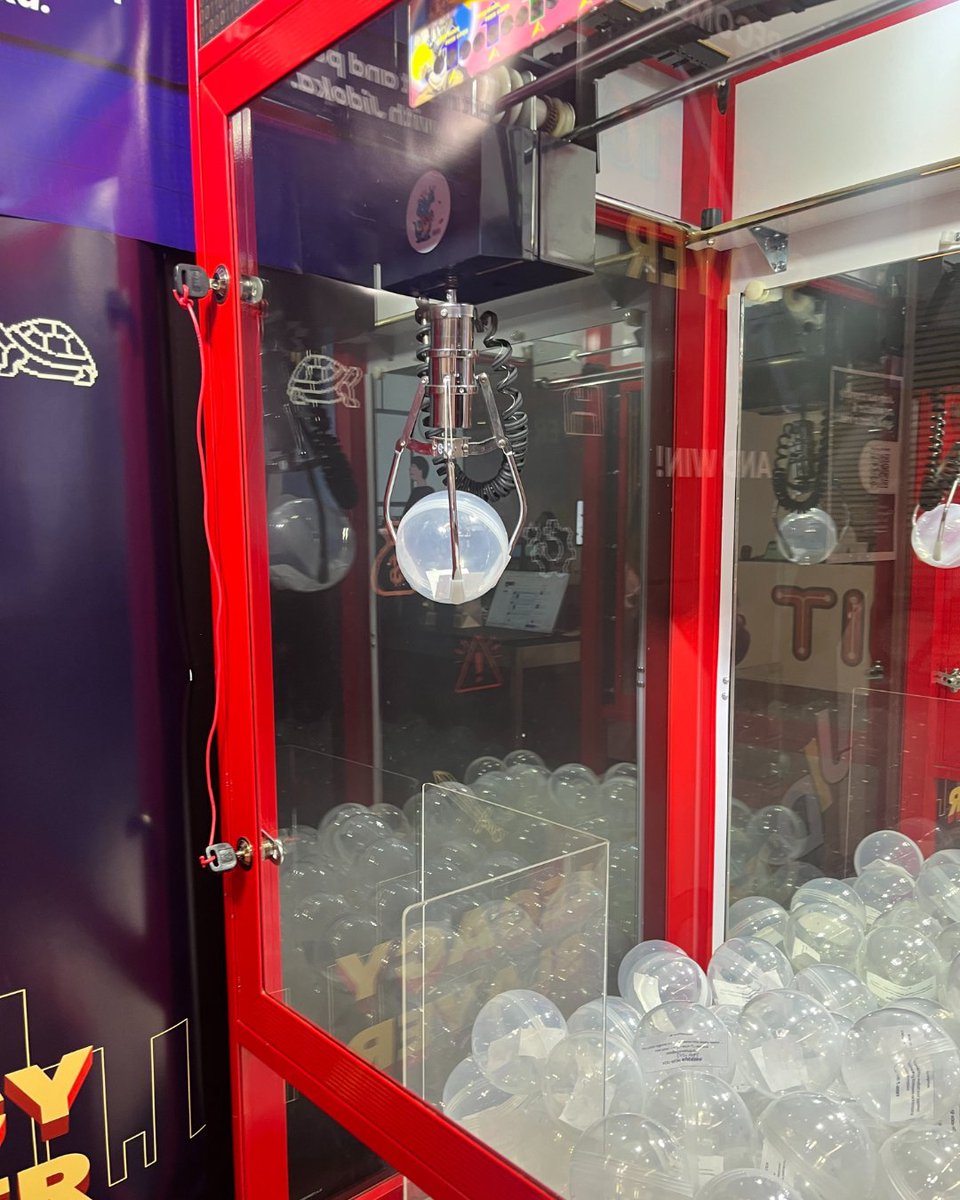 WorkingMouse_'s tweet image. Day 2 and the Legacy Monster is ready for more challengers. 👾

The claw machine is restocked, the prizes are loaded, and Booth 208 is open for business. Come try your luck and see if you can take one home.

#TechInGov #LegacyMonster #PublicSectorInnovation