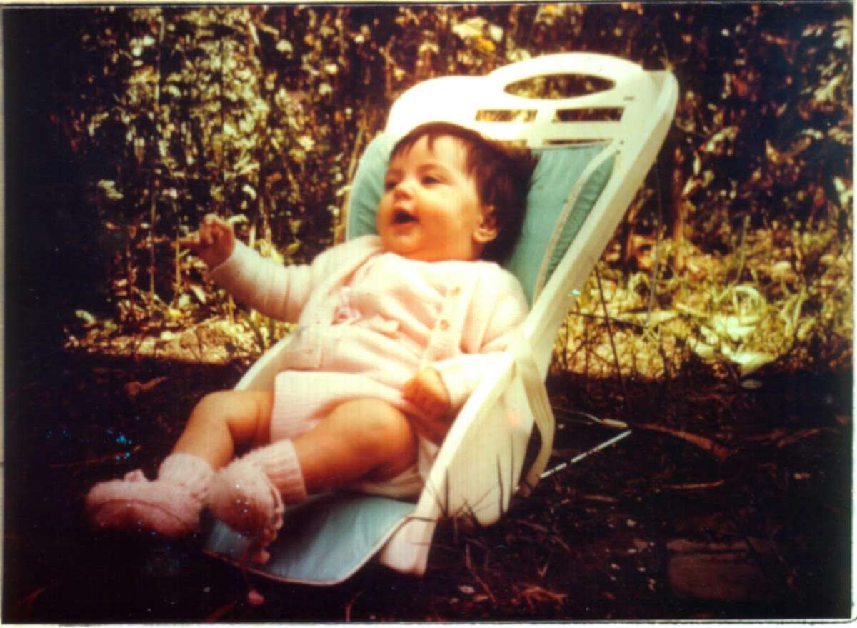Te llamás Clara Anahí.

Hoy cumplís 49 años. Desde el 24 de noviembre de 1976 estás siendo buscada. Por tu familia. Por las Abuelas. Por toda la sociedad.