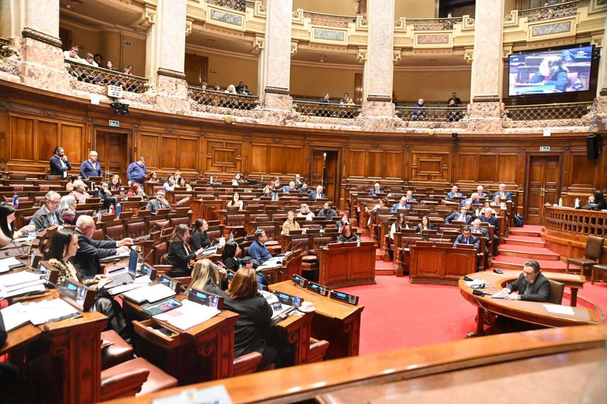 Hoy se pondrá sobre la mesa el tema de una muerte digna. El voto no determinará un presupuesto, un llamado a sala,sino que se centrará en una cuestión profundamente filosófica que sin duda no puede ser puesta en palabras aunque el amanecer los encuentre debatiendo