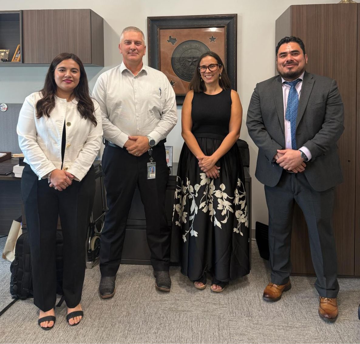 ConsulMexAlb's tweet photo. La Cónsul Titular Patricia Pinzón (@patriciapinzon) y el cónsul de protección Víctor Esponda (@vespondar) sostuvieron una reunión con Jason Herring, Fiscal del condado @PotterCountyTX, para seguir sumando esfuerzos y fortalecer la confianza de la comunidad 🇲🇽 en la denuncia de delitos.

📌La cooperación entre instituciones es clave para lograr una justicia más cercana, efectiva y accesible para todos, sin importar el estatus migratorio.