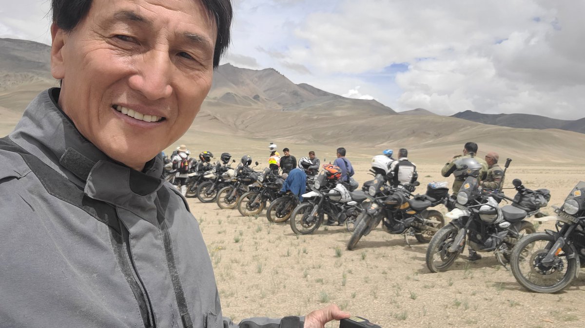 withme_maruyama's tweet image. 高所恐怖症のまーさが、乗り物で到達できる世界最高標高地点ウムリン・ラに自力で到達！
MOTOR　STATION　TVのチャレンジ女子アナとして、凄いことやってくれました。…