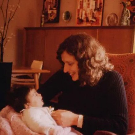 hijos_capital's tweet photo. Desde ese día, Clara Anahí sigue desaparecida. Su padre, Daniel Enrique Mariani, fue asesinado el 1° de agosto de 1977 en La Plata. Hasta el momento, los restos de Diana y Daniel no pudieron ser recuperados por sus familiares. https://t.co/xGxtjSq2DY