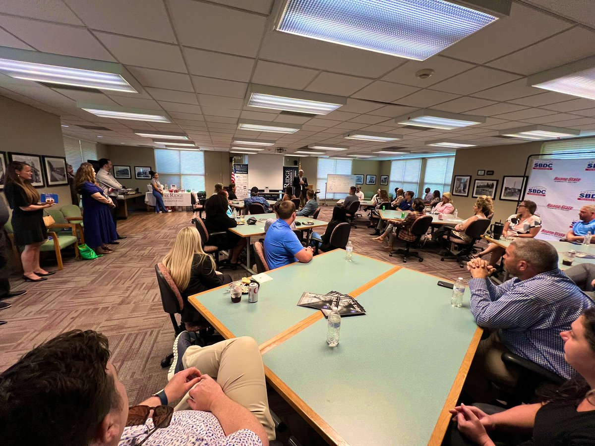 Great Healthcare day with my friends at Leadership Anderson County followed by greeting the new members of this year’s Leadership Oak Ridge class. Wonderful programs offered in our East Tennessee community! 🤝