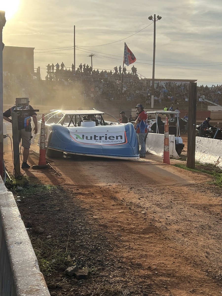 ChrisHead's tweet photo. @TheFast49 at Cherokee Speedway for the #bluegray. https://t.co/rGnUqgKQF7