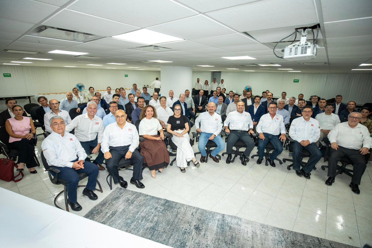 Octavio Romero (@octavioromero_o) on Twitter photo En gira de trabajo por Monterrey, Nuevo León, participamos en la Mesa de Coordinación Metropolitana con el gobernador <a href="/samuel_garcias/">Samuel García</a>, la titular de <a href="/SEDATU_mx/">SEDATU México</a>, <a href="/EdnaElenaVegaR1/">Edna Elena Vega Rangel</a>, y alcaldes de 16 municipios, donde acordamos, de forma coordinada, la construcción de vivienda digna En gira de trabajo por Monterrey, Nuevo León, participamos en la Mesa de Coordinación Metropolitana con el gobernador <a href="/samuel_garcias/">Samuel García</a>, la titular de <a href="/SEDATU_mx/">SEDATU México</a>, <a href="/EdnaElenaVegaR1/">Edna Elena Vega Rangel</a>, y alcaldes de 16 municipios, donde acordamos, de forma coordinada, la construcción de vivienda digna