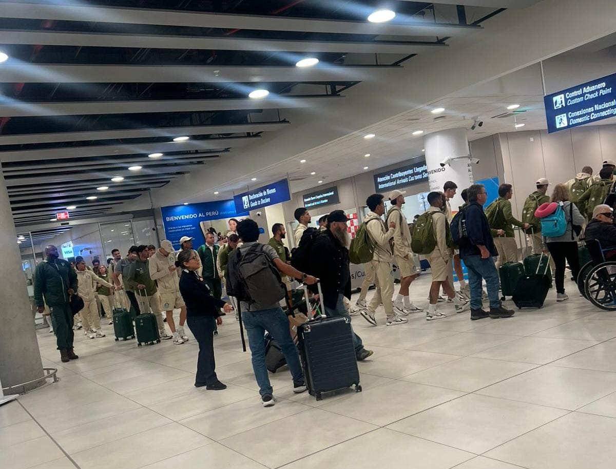 PAPC2021's tweet photo. El plantel de Palmeiras acaba de arribar al Aeropuerto Jorge Chávez para lo que será el encuentro de ida contra Universitario por octavos de final de #CopaLibertadores
#PAPC #UniversitariodeDeportes #Palmeiras https://t.co/Sku47eIPFI
