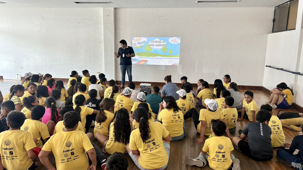 SRNYMA's tweet image. 🌱💚 Los futuros guardianes del planeta ya están en acción.

En el curso de verano del @IEDOficial, niñas y niños aprendieron, jugando, a decir NO a los plásticos de un solo uso 🚫🌎
#EducaciónAmbiental #SinPlásticos #DurangoVerde