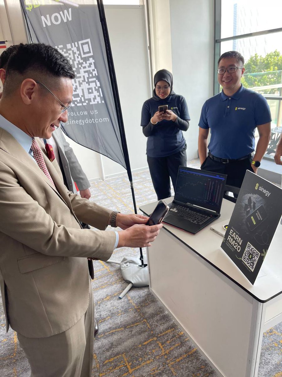 SinegyMY's tweet photo. 🟦⬜️🟨
Great day at the Penang Digital Economy Summit
We demo-ed SINEGY Mobile and met with state leaders about scaling Malaysia’s regulated crypto ecosystem.
Join the waitlist: https://t.co/wOuYy0tfij
#Penang #CryptoMY #Bitcoin #Fintech https://t.co/5nevyB3UeT
