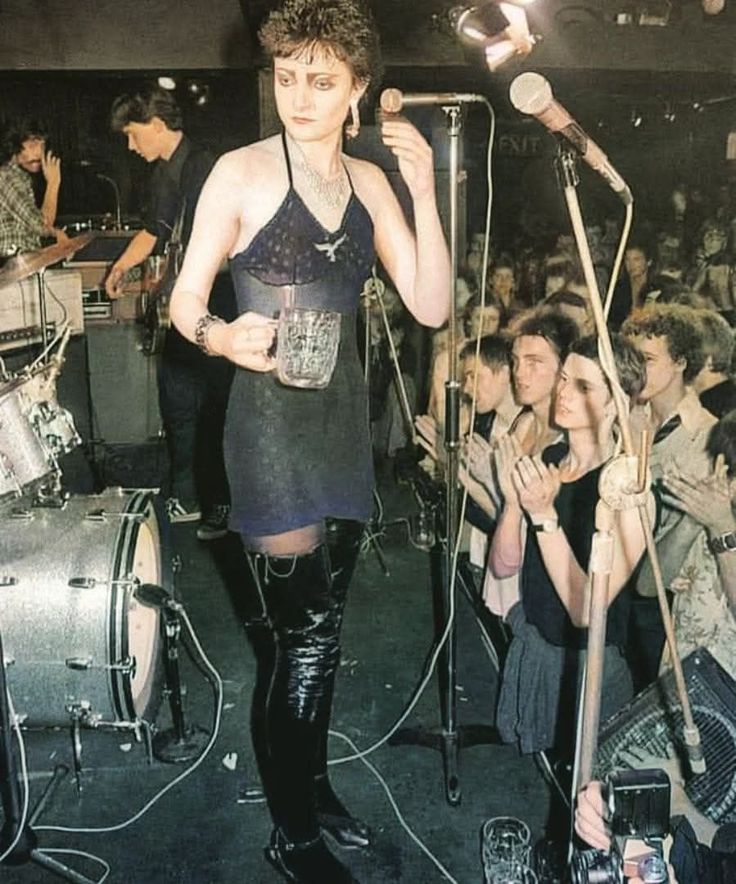 Siouxsie Sioux, Vortex Club, Wardour Street, London, 1977. Photo by Ray Stevenson, the brother of Nils Stevenson, who managed the band

#punk #punks #punkrock #womenofpunk #gothpunkrock #siouxsiesioux #history #punkrockhistory