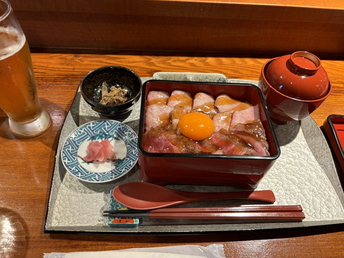 料理部活動報告
料理名:うし重 梅
実施内容:美味しすぎて笑ってます
所感:薬味の刻みわさびが神でした