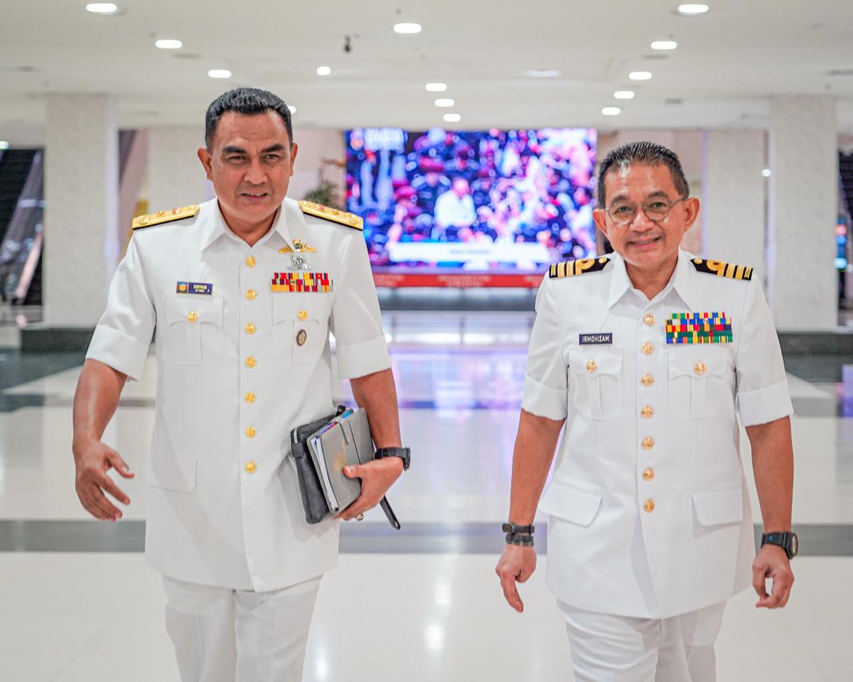 𝐊𝐔𝐍𝐉𝐔𝐍𝐆𝐀𝐍 𝐇𝐎𝐑𝐌𝐀𝐓 𝐊𝐏 𝐁𝐌𝐀𝐒 𝐊𝐄𝐏𝐀𝐃𝐀 𝐆𝐑𝐎𝐔𝐏 𝐌𝐀𝐍𝐀𝐆𝐈𝐍𝐆 𝐃𝐈𝐑𝐄𝐂𝐓𝐎𝐑 𝐖𝐓𝐂 𝐊𝐋
Kuala Lumpur, 11 Ogos 2025 - Laksma Ts. Dr. Hisyam bin Harun, KP BMAS telah mengadakan kunjungan hormat kepada Kdr (K) Prof Dato' Sri Dr. Hj Irmohizam