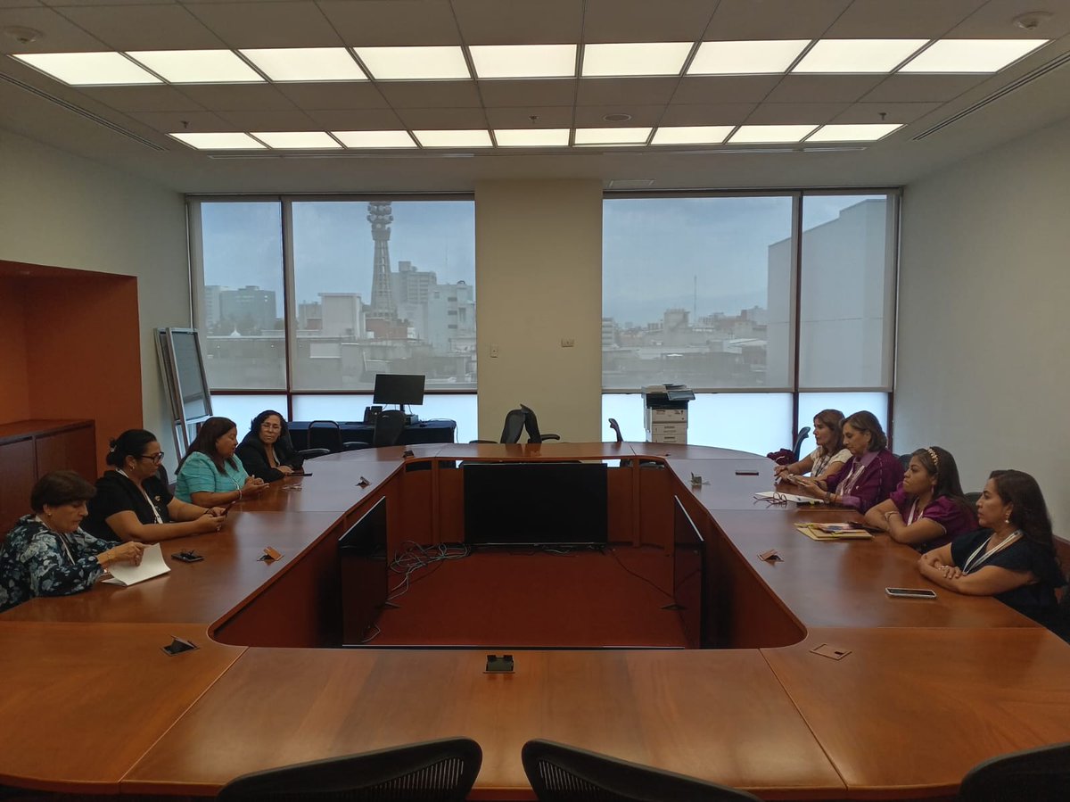Fructífero intercambio de experiencias sobre labor en defensa de los derechos de las mujeres, entre la delegación 🇨🇺  presidida por <a href="/TeresaBoue/">@SecGFMC</a> Sec Gral de la <a href="/FMC_Cuba/">FMC de Cuba</a>,  y las presidentas de las Comisiones de Igualdad Género del <a href="/senadomexicano/">Senado de México</a> y <a href="/Mx_Diputados/">H. Cámara de Diputados</a> y legisladoras 🇲🇽