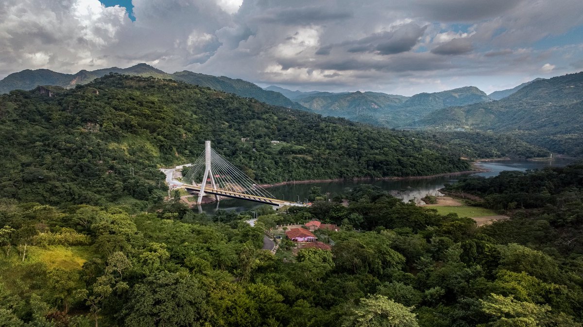 “Esto es para ustedes, disfrútenlo. Este puente de San Antonio es para que transiten en sus quehaceres diarios, pero también para que lo disfruten. Tiene miradores, tiene plaza turística, se ilumina en la noche, perfecto para pasar un rato con la familia”, Presidente