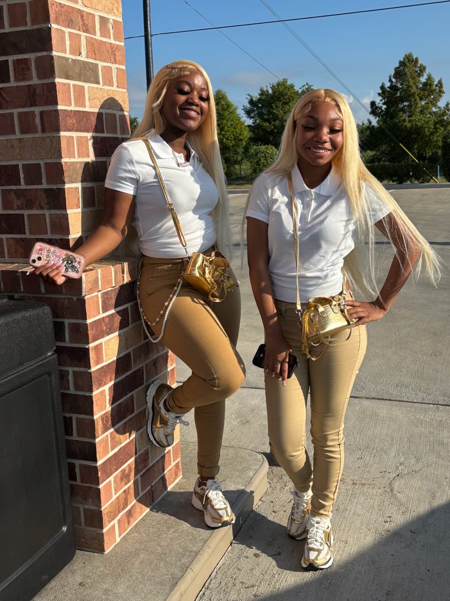 stackssopretty's tweet image. me &amp;amp; my bestie #lastfirstday 🥹