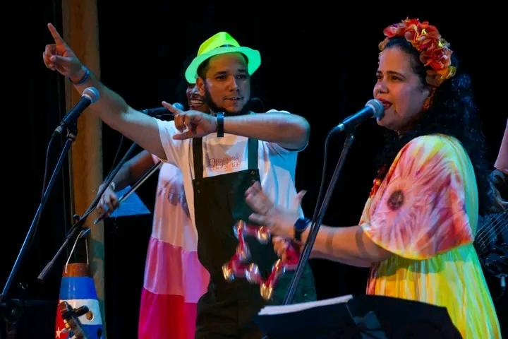 EscenicasPinar's tweet photo. ¡Qué tarde mágica en Pinar del Río! El Teatro Milanés se llenó de color y alegría con el espectáculo Planeta Chamaquili.  Agradecemos a Oralitura Habana y Enid Rosales por llevarnos en un viaje musical inolvidable. ¡Familias unidas creando recuerdos!  #AHS #Cultura #PinarDelRío https://t.co/AZ45D8q6ZE