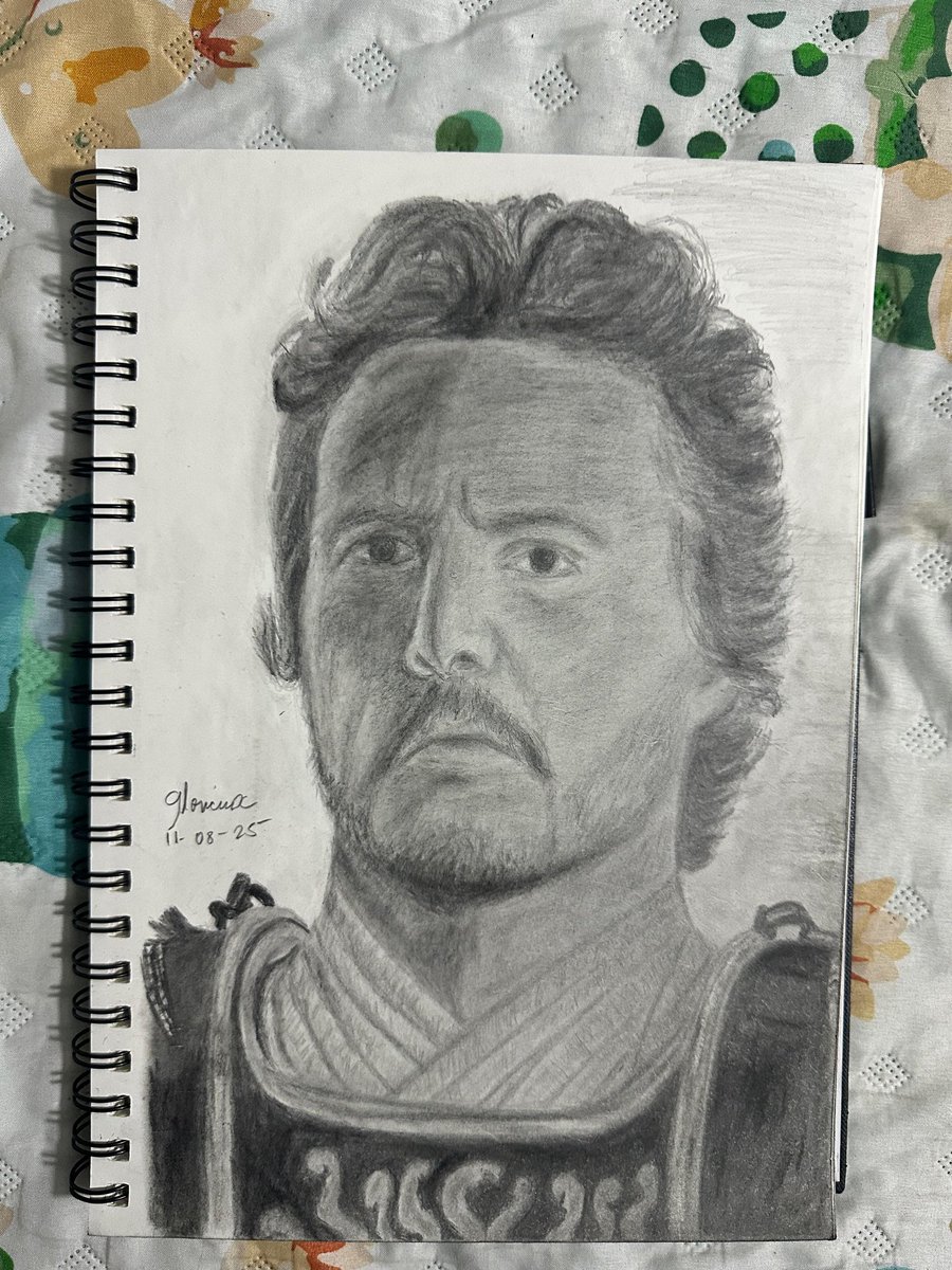 gloricua's tweet photo. "La espada más afilada
 es la voluntad inquebrantable." ⚔️

#pedropascal
#pedropascalart
#gladiador.
#artísta
#Gladiatorll 
#GeneralAcacius https://t.co/jAJcDjzbKt