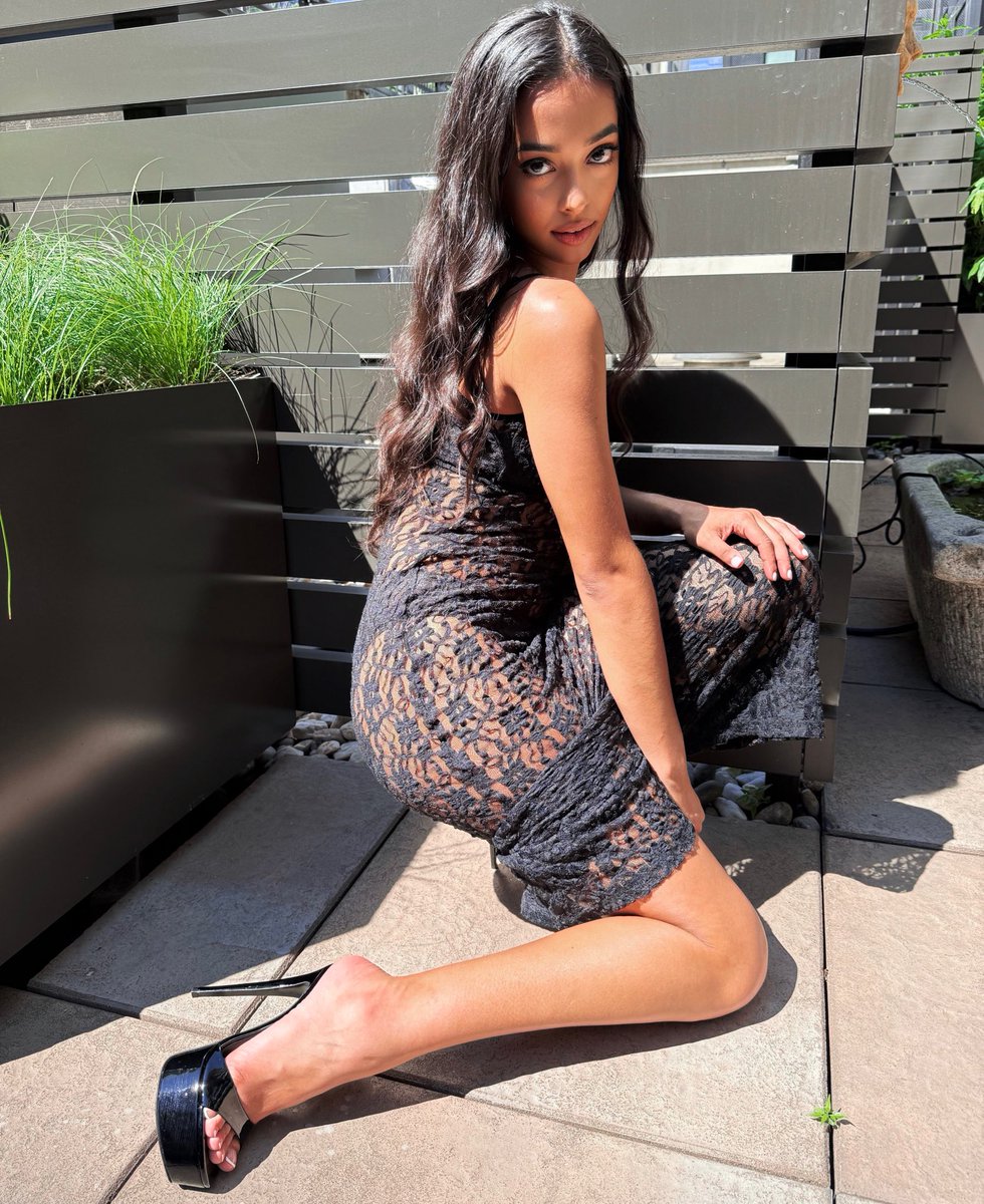 Ruthie_Davis's tweet photo. These heels weren’t made for walking—made for dominating.The higher the ... https://t.co/4dfV3XIqmu via @YouTube https://t.co/etICTgLzyf