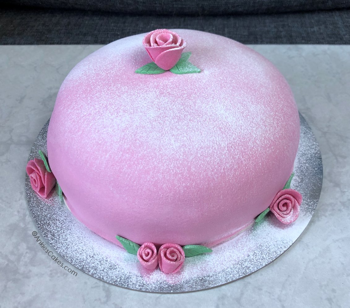 lads i wanna make a swedish princess cake........
