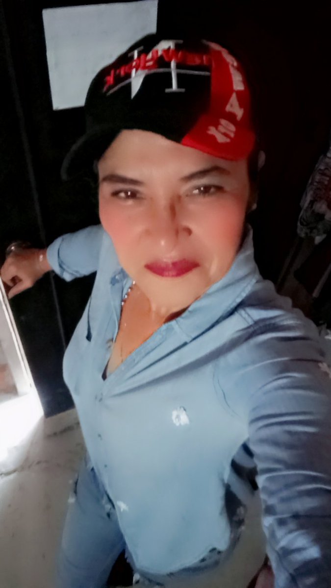 JessicaAveigaP's tweet photo. Cuando x dentro sientes q tú corazón llora ,aunque x fuera ries y demuestras q la vida sigue x q es de valiente seguir a pesar de todo 😊 https://t.co/x1CeIz3CSt