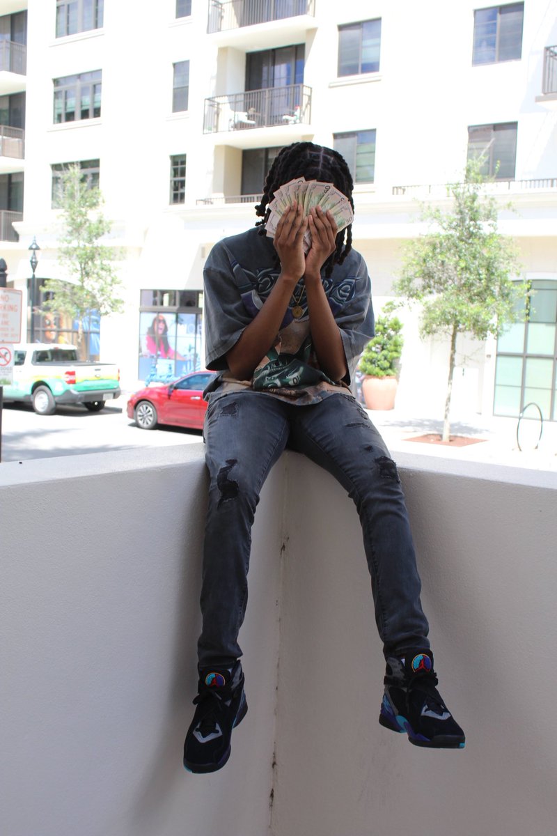 money chasing tweet media